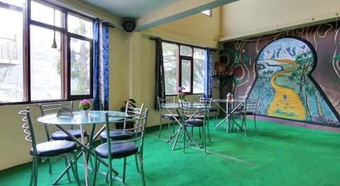 OYO Flagship 812237 Hotel Kartik In Manali Vacation rental in Manali