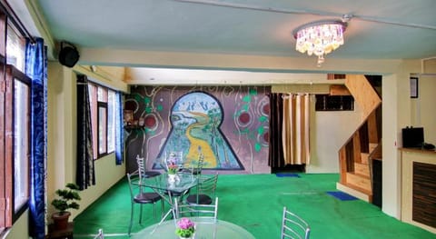 OYO Flagship 812237 Hotel Kartik In Manali Vacation rental in Manali