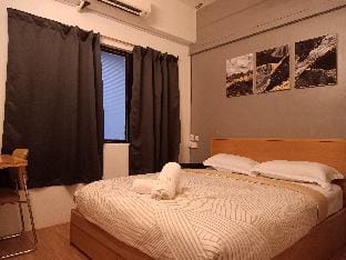 Cozy Private Queen Room in Bayan Lepas Vacation rental in Bayan Lepas