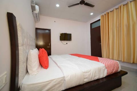 OYO Flagship KDM Hotel Vacation rental in Chandigarh