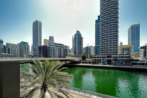 Stunning 1B Apartment with balcony in Dubai Marina Vacation rental in Dubai