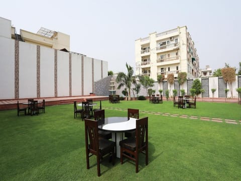 Capital O 15493 The Royal Vacation rental in Agra