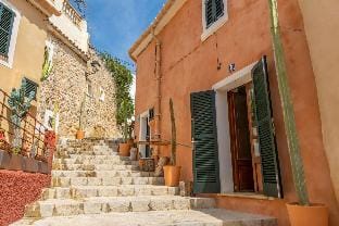 CASA PHOENIX IV - ADULTS ONLY - Fantastic village house with free WiFi Casa de temporada in Andratx