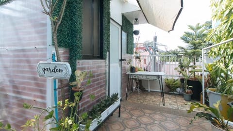 Nearest Hostel Pasay City by RedDoorz Vacation rental in Pasay