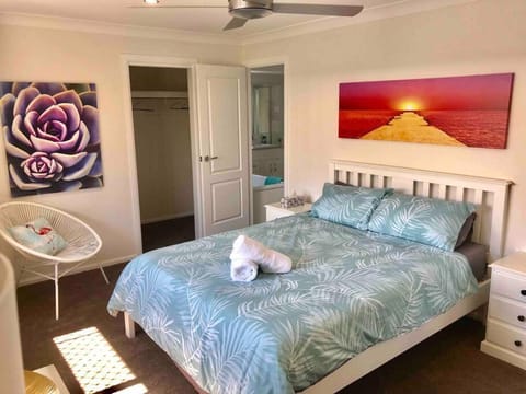 DELUXE Escape! Central, NEW & Spacious 3 Bed Vacation rental in Yamba