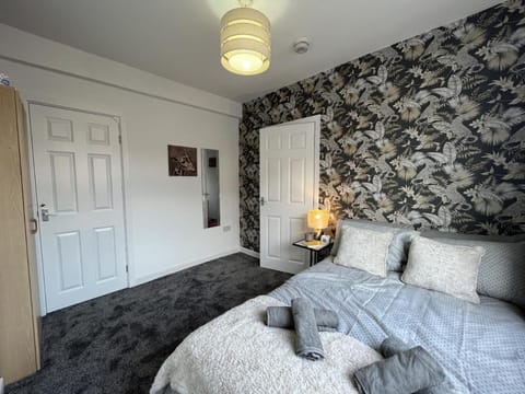 Modernised central Wigan townhouse sleeps up to 6 Vacation rental in Wigan