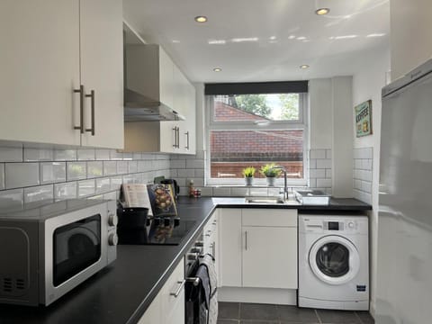 Modernised central Wigan townhouse sleeps up to 6 Vacation rental in Wigan