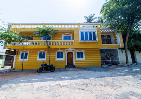 Yellow Residency Vacation rental in Puducherry