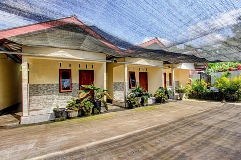 OYO 92619 Inn Homestay Vacation rental in Lingsar