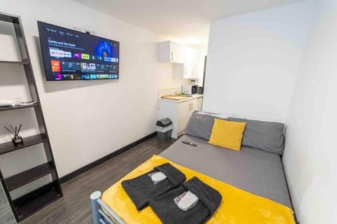 44 North road Studios near QE and UOB Vacation rental in Birmingham