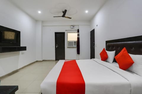 OYO Flagship 813899 Susant Place Vacation rental in Gurugram