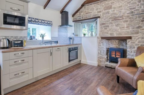 The Lodge - 2 Bedroom Cottage - Princes Gate Vacation rental in Amroth