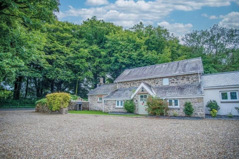 The Lodge - 2 Bedroom Cottage - Princes Gate Vacation rental in Amroth