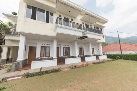 Urbanview Resort Anty Cisarua Tugu Puncak by RedDoorz Vacation rental in Cisarua