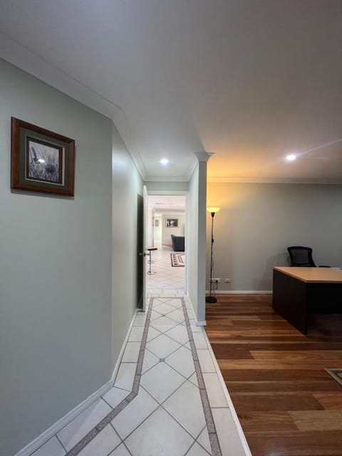 Spacious 5 Bedroom 2 Bathroom Home in Melbourne Vacation rental in Taylors Lakes