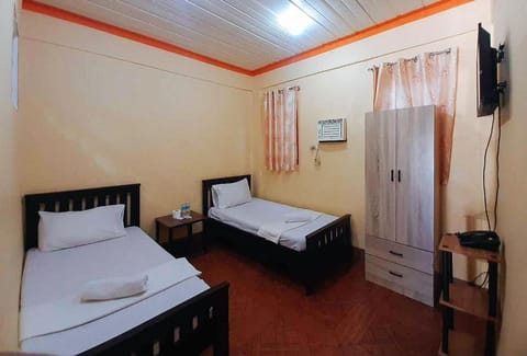 RedDoorz @ Johsons Pension House Butuan City Vacation rental in Caraga