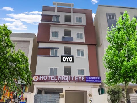 OYO Flagship Hotel Night Eye Nanakramguda Vacation rental in Hyderabad