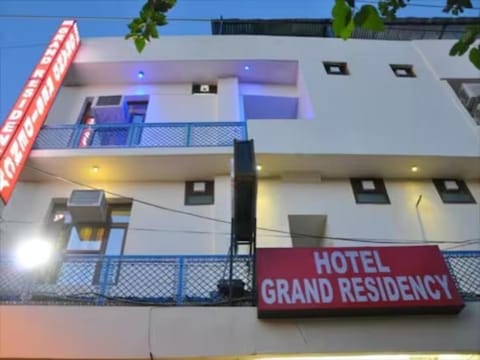 Goroomgo New Grand Residency Chandigarh Vacation rental in Chandigarh