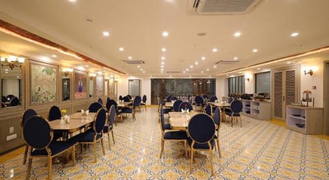 FabHotel Prime Hampton By IC's Vacation rental in Noida