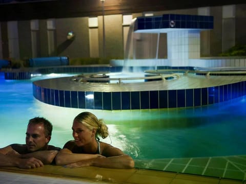 Restyled villa with infrared sauna, in a holiday park in De Maasduinen Vacation rental in Arcen