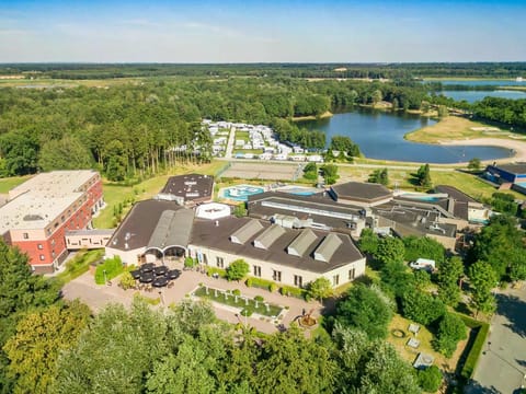 Restyled villa with infrared sauna, in a holiday park in De Maasduinen Vacation rental in Arcen