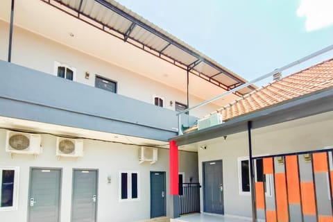 Urbanview Ava Guest House Goa Gong Vacation rental in Kuta Selatan