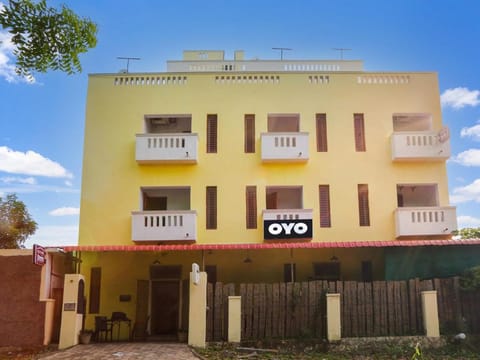 OYO Home Blissful Heaven Art Cafe Vacation rental in Puducherry, India