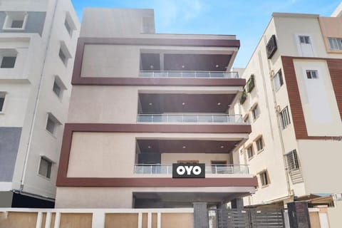 OYO Flagship Hotel Vj Residency Vacation rental in Hyderabad