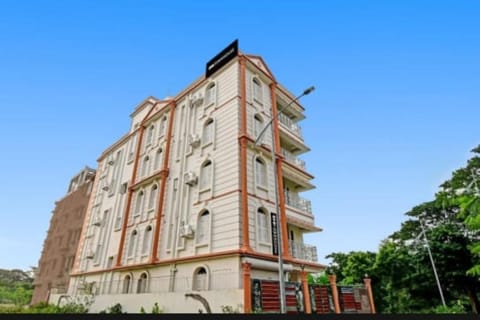 Goroomgo Jheel Mahal New Town West Bengal Vacation rental in Kolkata