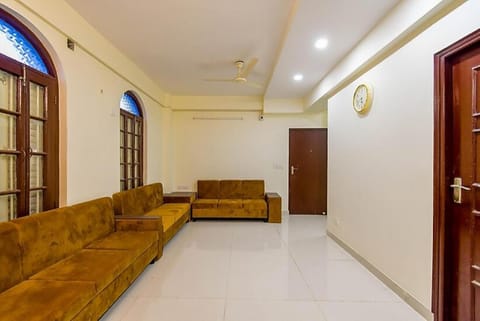 Goroomgo Jheel Mahal New Town West Bengal Vacation rental in Kolkata