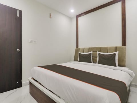 Collection O HOTEL RB GRAND @ KOMPALLY Vacation rental in Secunderabad