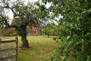 Leos Holiday Cottage  Vacation rental in West Lindsey District