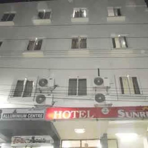 OYO Flagship Hotel Sunrise Vacation rental in Vijayawada