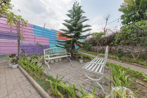 RedDoorz near Universitas Advent Indonesia Vacation rental in Parongpong