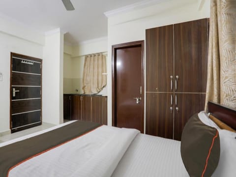 OYO Flagship SVS Grand Guest House Vacation rental in Hyderabad