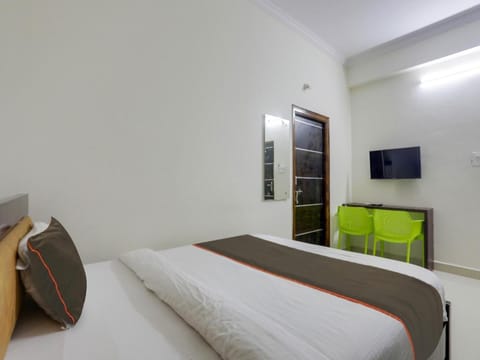 OYO Flagship SVS Grand Guest House Vacation rental in Hyderabad