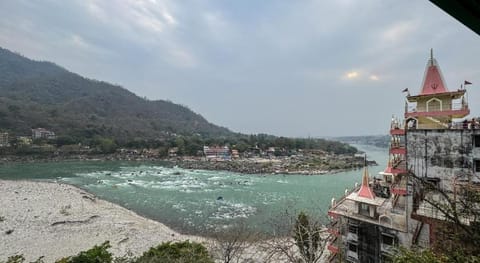 The Leisure cave On the Ganges Vacation rental in Rishikesh