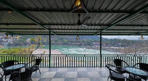 The Leisure cave On the Ganges Vacation rental in Rishikesh