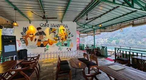 The Leisure cave On the Ganges Vacation rental in Rishikesh