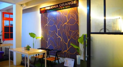 OYO 93311 Pesona Orange Homestay Vacation rental in Padang