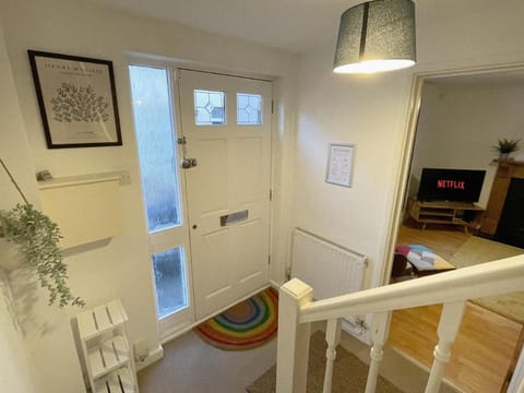 3 bed home in Cheltenham Town Centre with FREE PARKING for 1 car Vacation rental in Cheltenham