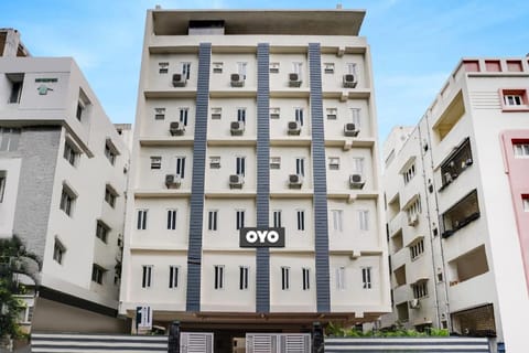 OYO Flagship IKON Stay and Restaurant Vacation rental in Hyderabad