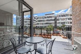 KozyGuru | Penrith | 2 Bed 2 Bath Apt Free Parking Vacation rental in Penrith