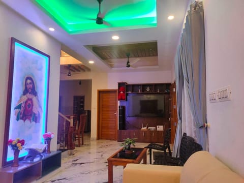 OYO Phoenix Homestay Alappuzha Vacation rental in Alappuzha