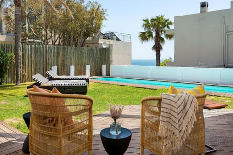 Neighbourgood 1st Crescent Vacation rental in Camps Bay