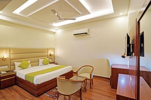 Diamond Admire Hotel & Banquets by MMD Vacation rental in Noida