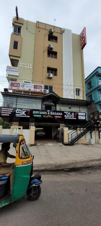 Sk7 Service Apartments Vacation rental in Vijayawada