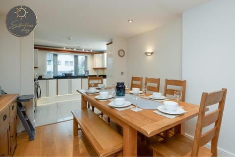 Dog Friendly, Near Sandbanks, Business, Leisure or Groups,Parking, 4 Bed, Sleeps 9, Luxury Vacation rental in Poole