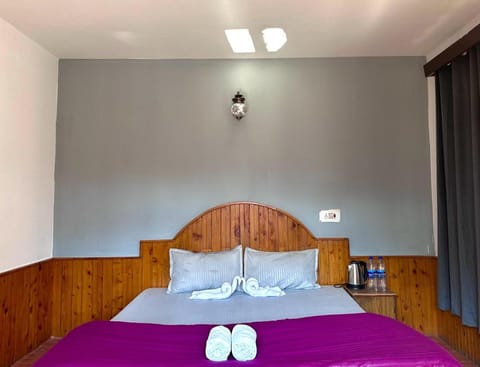 Beholden Stay and Cafe Vacation rental in Manali