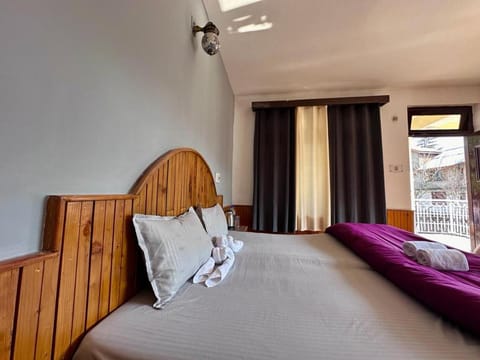 Beholden Stay and Cafe Vacation rental in Manali